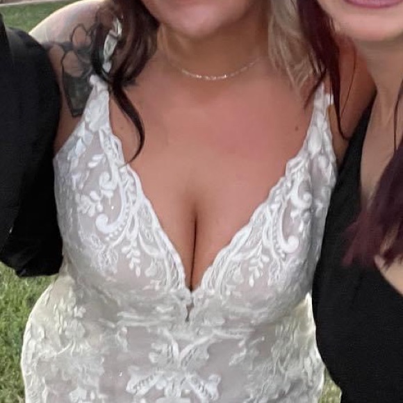 Maggie Sottero Wedding dress! Size 10 - Picture 5 of 6